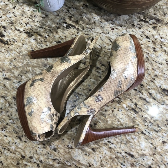 Stuart Weitzman Snakeskin Slingback Metallic & Neutral Heel Pumps 7.5 - Picture 4 of 9
